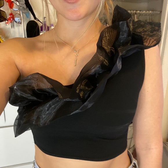 NastyGal Ruffle One-Shoulder Crop Top - Picture 4 of 5